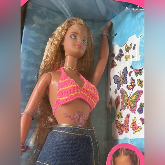 Butterfly Art Barbie NWT- Barbie in box, never opened - Picture 8 of 8